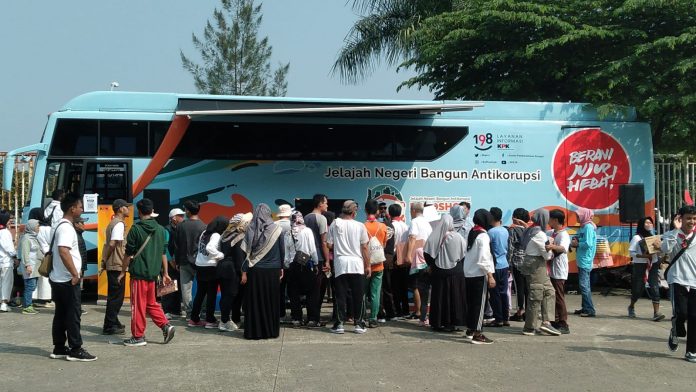 Bus KPK di Pakansari HJB