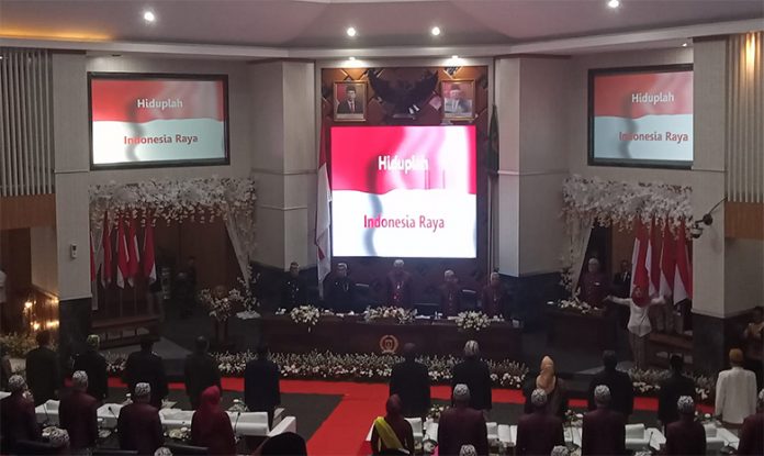 DPRD Kabupaten Bogor memberi penghargaan kepada pencipta lagu Mars Tegar Beriman
