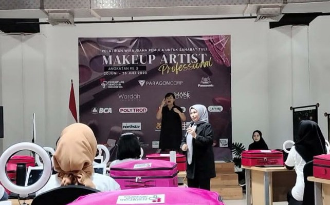 Smesco Indonesia Latih 22 Tuna Rungu Jadi Make Up Artis Profesional
