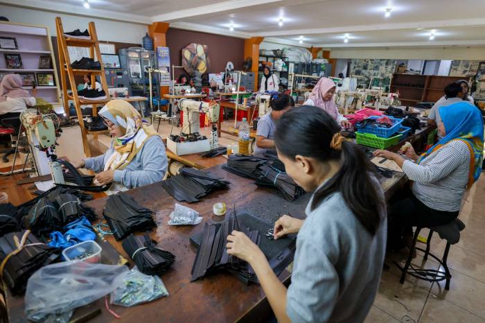 SMESCO Indonesia Tingkatkan Kapasitas UMKM Perempuan di Dolly Jatim