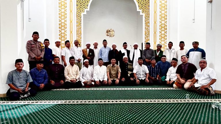 Wakil Wali Kota Bogor Sholat Jumat di Masjid Tertua Jami Al-Amin  