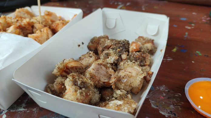 Pokonyang Crispy Chicken, kuliner ayam yang dibaluri berbagai macam bumbu - bumbu pedas. (Ibnu/bogordaily.net)