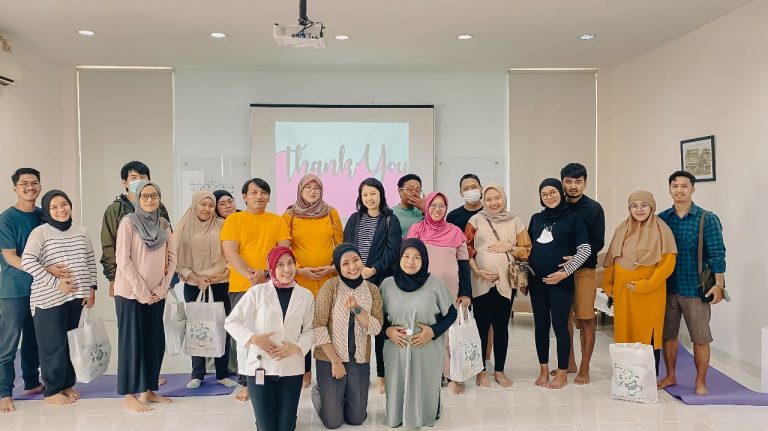 Antusiasme Pasutri Ikut Prenatal Yoga Couple di RS Azra Bogor