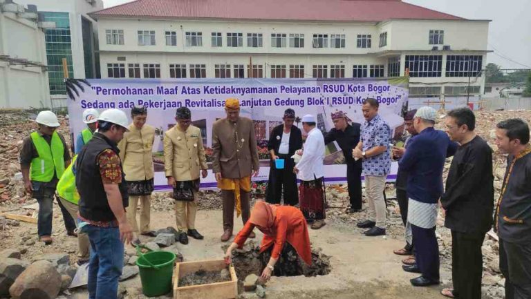 Letakkan Batu Pertama, Bima Arya Doakan Gedung Baru Poliklinik RSUD Kota Bogor Cepat Selesai