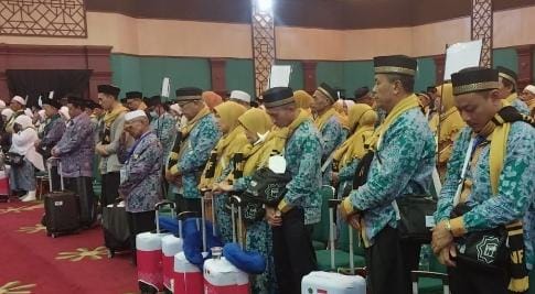 Pemkab Bogor Berangkatkan 440 Calon Jamaah Haji Kloter 32 JKS  