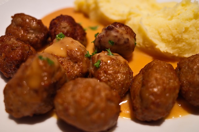 Promo Meatballs IKEA Buy 1 Get 1, Klik di Sini