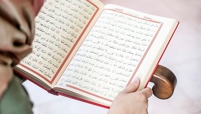 Menginjak Al-Qur’an saat Live, Tiktokers Dilaporkan