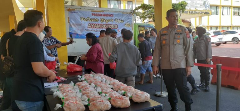 HUT Bhayangkara ke 77, Polresta Gelar Bazaar Ayam Potong Murah