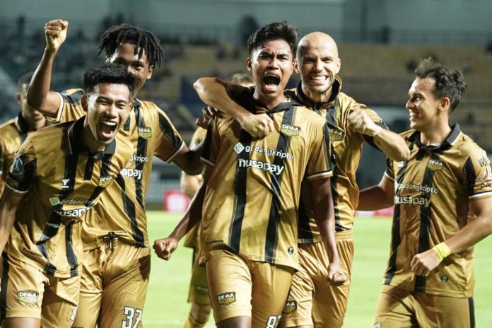 Debut Ahmad Rusadi Bersama Dewa United, Target Selalu Masuk Line-up