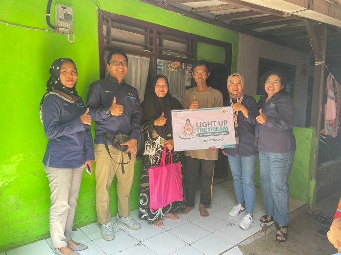 Siti Solihat warga Kampung Cikalang, Caringin, Kabupaten Bogor penerima bantuan program 