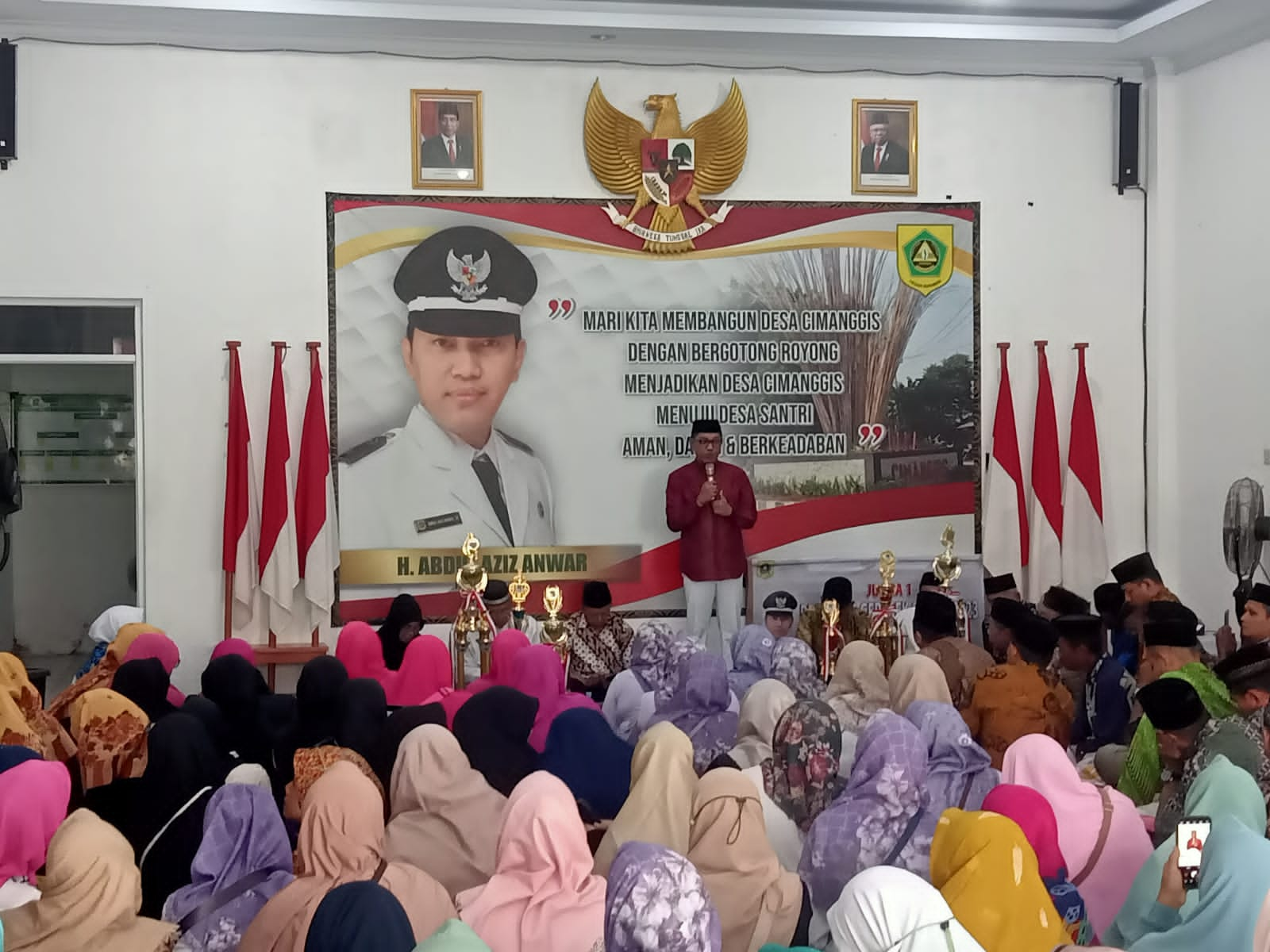 Pemdes dan Warga Desa Cimanggis Tebok Celengan