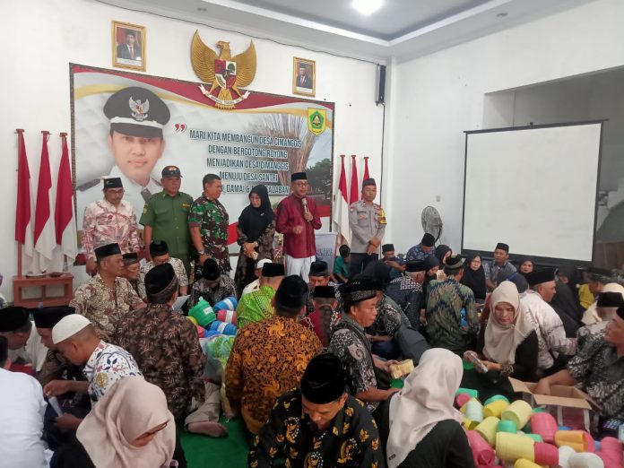 Pemdes dan Warga Desa Cimanggis Tebok Celengan