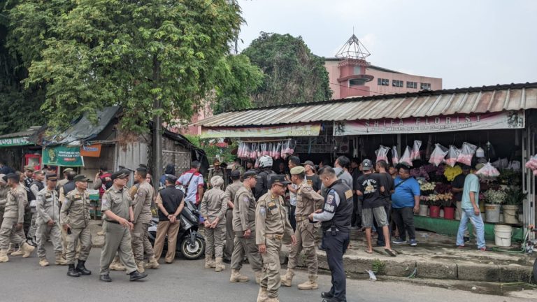 Penataan Pedestarian, Satpol PP Kota Bogor Tertibkan 20 Kios