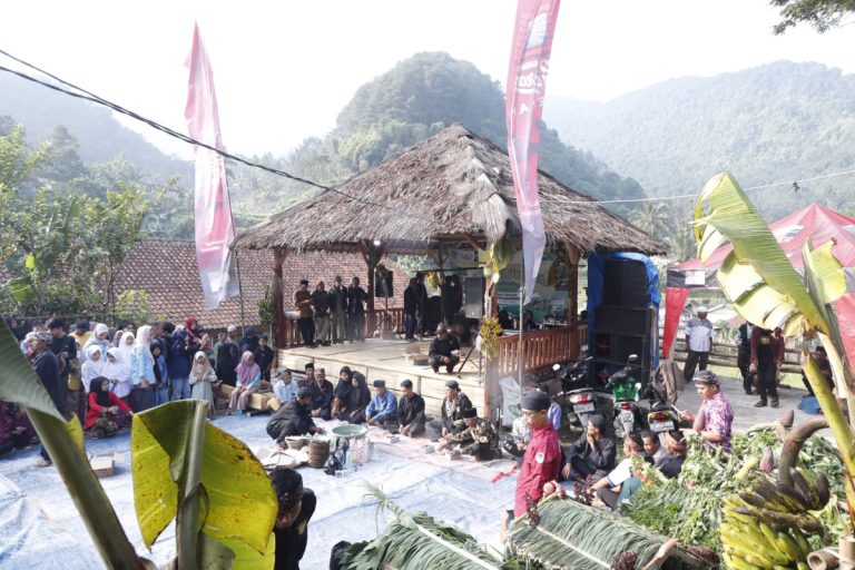 Desa Purwabakti Gelar Seren Taun Kampung Budaya Cisalada