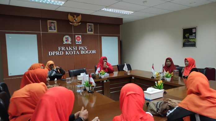 Anggota Fraksi PKS Kota Bogor Endah Purwanti