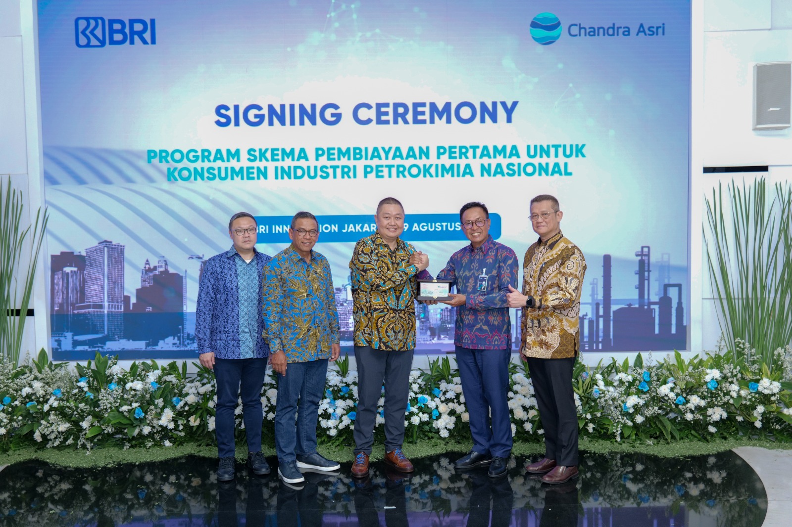 BRI bekerja sama dengan PT Chandra Asri Petrochemical Tbk atau Chandra Asri
