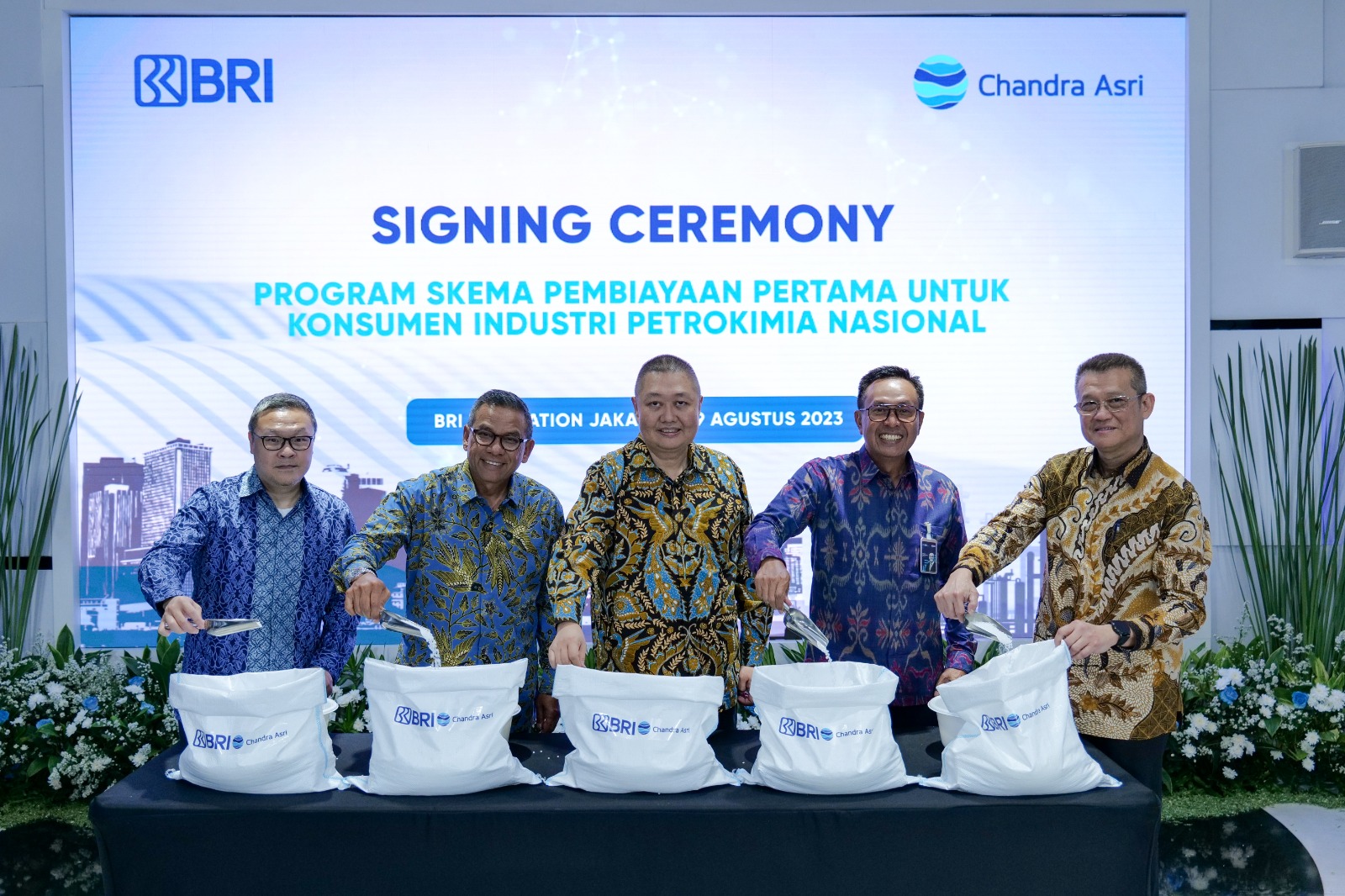 BRI bekerja sama dengan PT Chandra Asri Petrochemical Tbk atau Chandra Asri