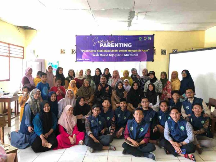 KKM IUQI Kelompok 23 DAN 24 Mengadakan Seminar Parenting di MIS Darul Mu'minin Desa Tajur Halang