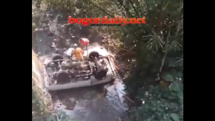Kecelakaan Tragis di Muarasari Kota Bogor, Truk Terbalik di Bawah Jembatan