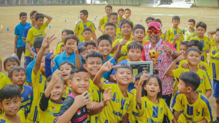 Santunan Yatim Piatu dan Semarak HUT RI  SSB Cibinong Raya
