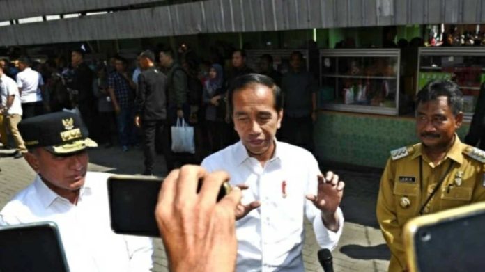Jokowi Jawab Usulan Mega Bubarkan KPK