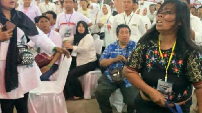 Presiden Dilempar Sendal Jepit di Medan, Emak-emak Ini Minta Keadilan