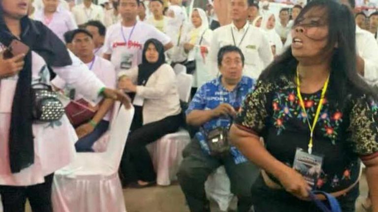 Presiden Dilempar Sendal Jepit di Medan, Emak-emak Ini Minta Keadilan