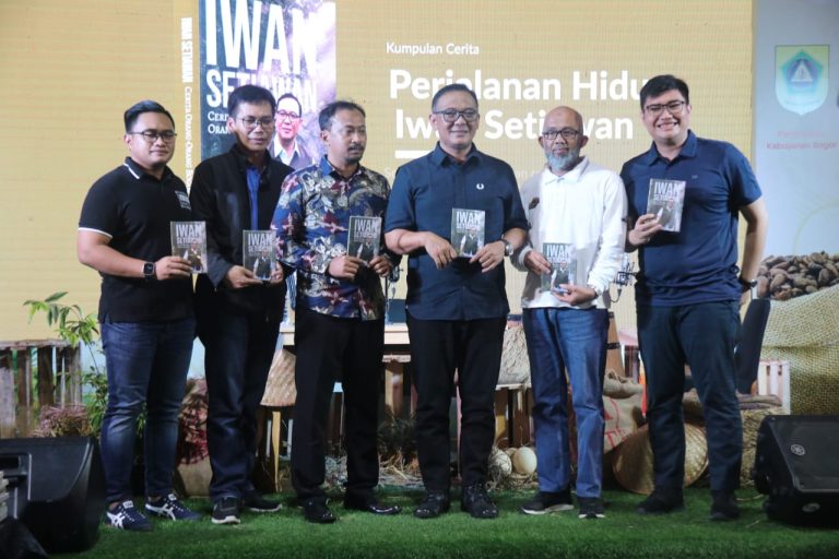 Plt Bupati Bogor Launching Buku Iwan Setiawan Cerita Orang-Orang Bogor