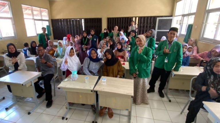 KKM Kelompok 20 IUQI Bogor Seminar Parenting di SDN 01 Sibanteng