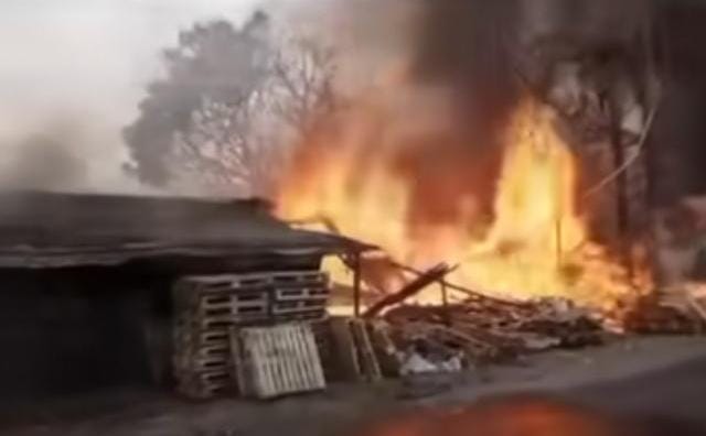 Kebakaran Gudang Palet di Cileungsi Bogor, Jalan Narogong Ditutup