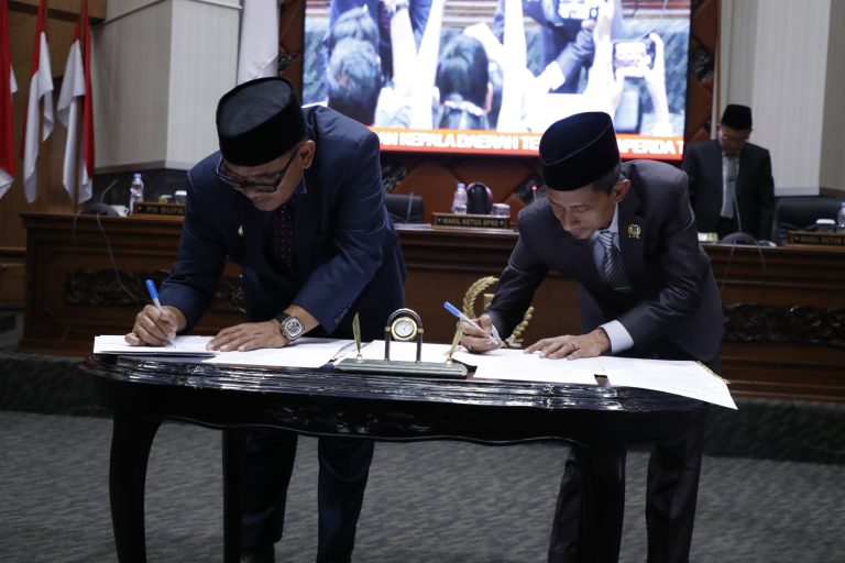Plt Bupati Bogor dan DPRD Sahkan Dua Raperda Jadi Perda: Kemajuan Budaya Lokal dan Pendidikan PAUD