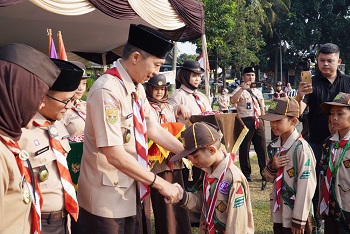 Ketua Kwarcab Kota Bogor Kukuhkan 484 Anggota Pramuka Garuda