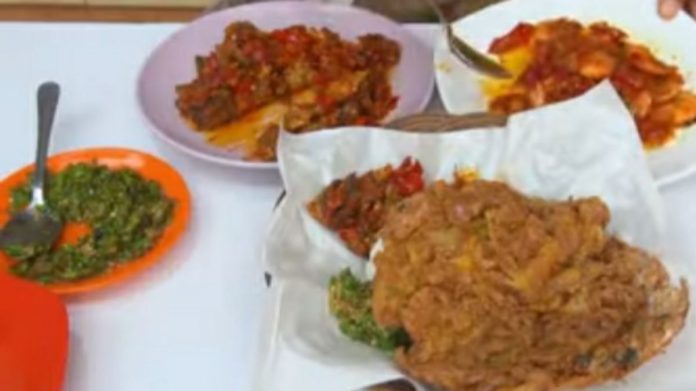 Makan Siang Lezat dengan Sambel Ijo dan Telur Dadar Beredar: Resep dan Ulasan