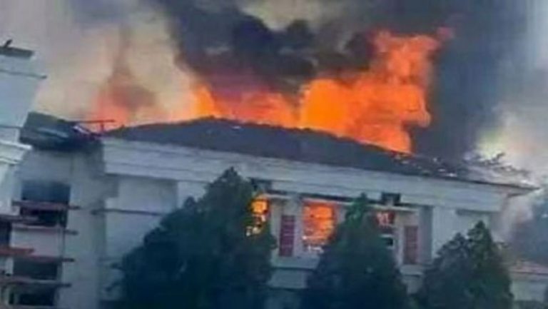 Kenapa Kantor Bupati Pohuwato Dibakar? Penyebab Pembakaran Terungkap!