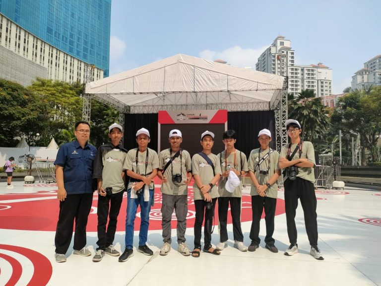 Siswa SMA Bina Insani Ikuti Canon Photomarathon Jakarta 2023