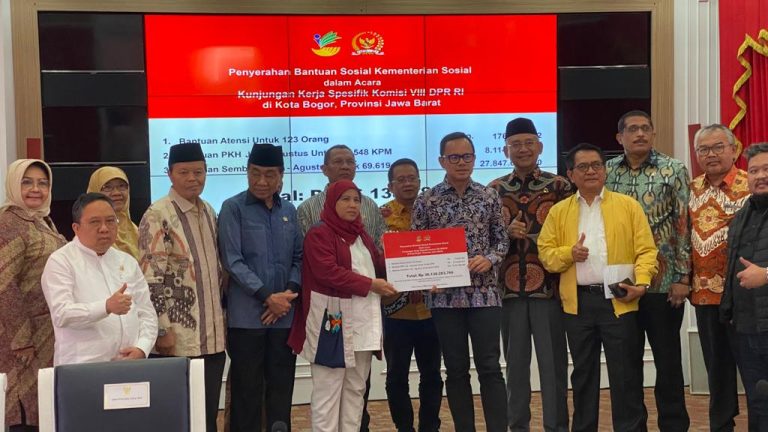 Komisi VIII DPR RI Kunjungan Kerja ke Kota Bogor dan Salurkan Bantuan Sosial