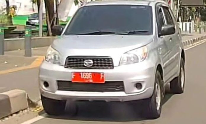 Viral Mobil Dinas Lawan Arah di Jalan Tegar Beriman, DPMPTSP Tegur Supir