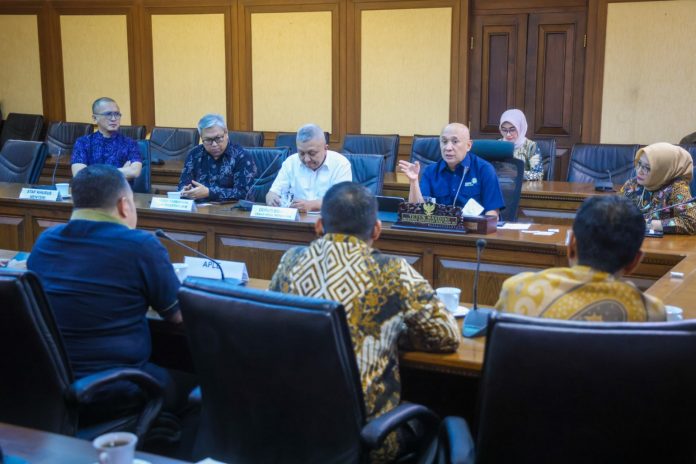 MenKopUKM Terima Aduan Asosiasi Logistik Soal Maraknya Produk Impor Ilegal di Lokapasar