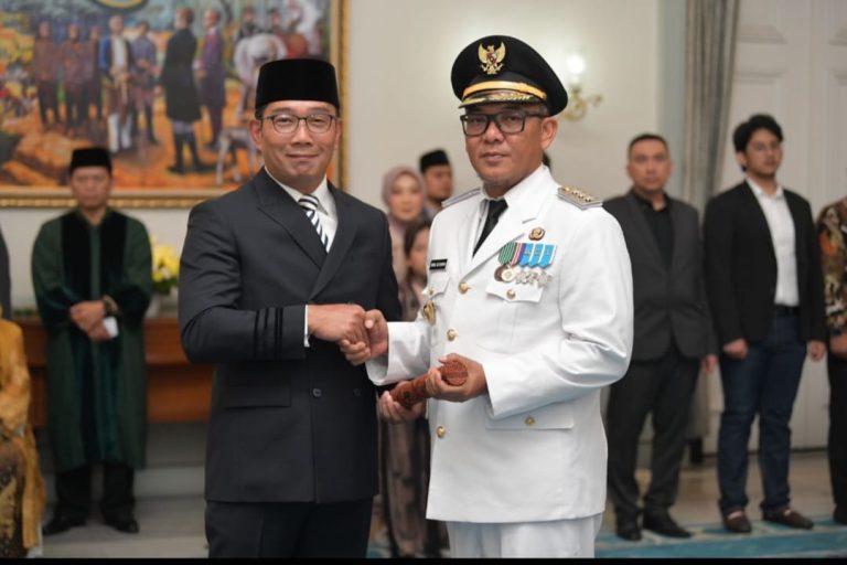 Iwan Setiawan Resmi Jadi Bupati Bogor Usai Dilantik Gubernur Jabar 