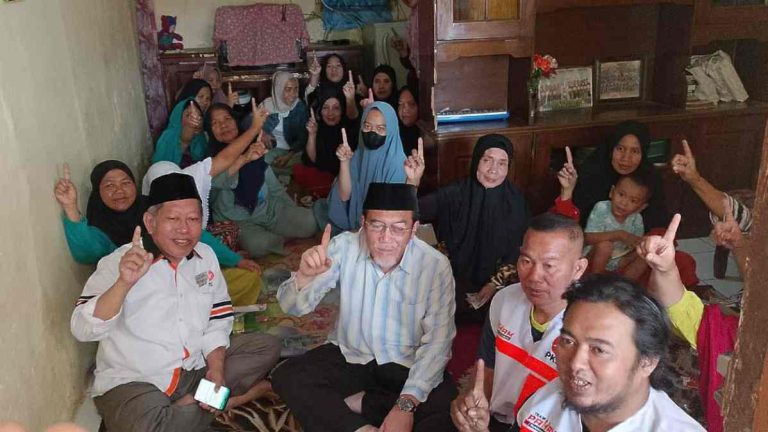 Anggota Fraksi PKS DPRD Kota Bogor, Ir H Muaz Sapa Warga di Kelurahan Sukaresmi