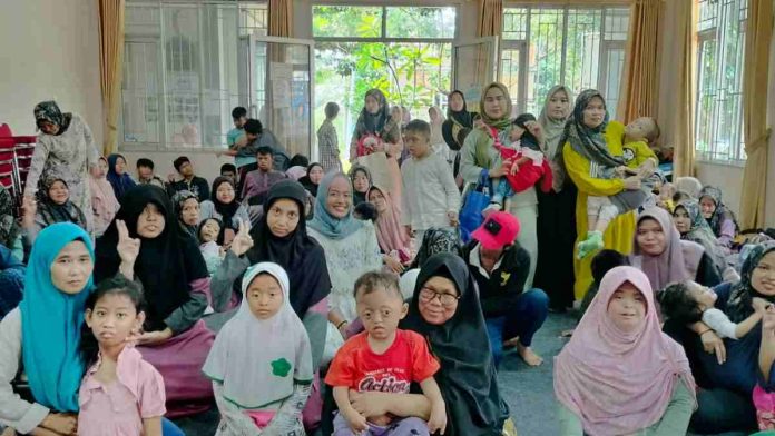 Tokoh muda Naviri Priliarahma, S.S., M.Pd menghadiri kegiatan pengajian bersama 65 anak disabilitas di Aula Kantor Kelurahan Katulampa, Jalan Raya R3, Bogor Timur, Kota Bogor pada Jum'at 15 September 2023. (Ibnu/bogordaily.net).