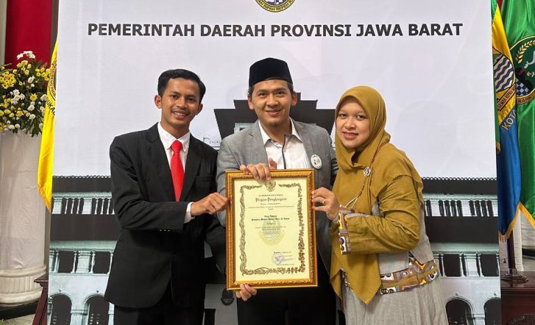 Pesantren Ummul Quro Al-Islami Raih Penghargaan Media Pesantren Of The Year