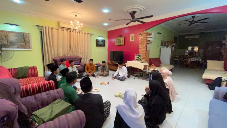 Mahasiswa IUQI Bogor Jalankan Program Rutin Kajian Subuh di Malaysia