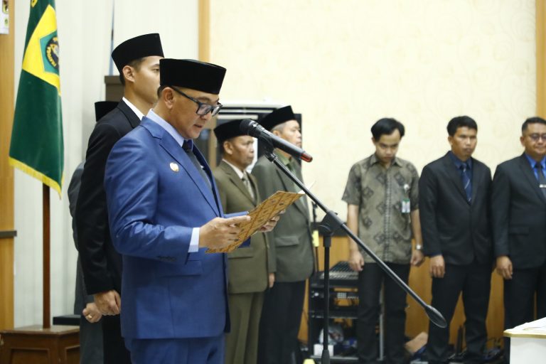 Rotasi Pejabat Pemkab Bogor, Iwan Setiawan Serahkan Amanah