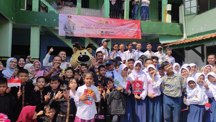Polresta Bogor Kota bakti peduli literasi di Sekolah Taman Siswa.