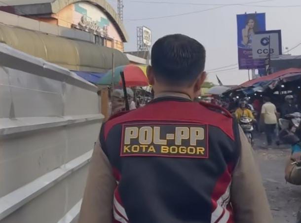 Satpol PP Kota Bogor PKL Dewi Sartika