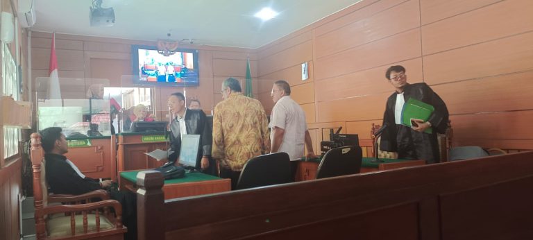 Pembina dan Ketua Yayasan At-Taufiq ICAT Bogor Duduk di Kursi Pesakitan di Sidang Perdana