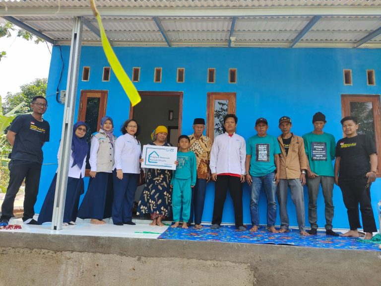 YBM PLN Beri Bantuan Renovasi Rumah Dhuafa di Caringin Bogor