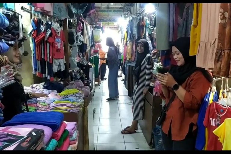 Pedagang Pasar Ciawi Desak Pemerintah Tutup Tiktok Shop
