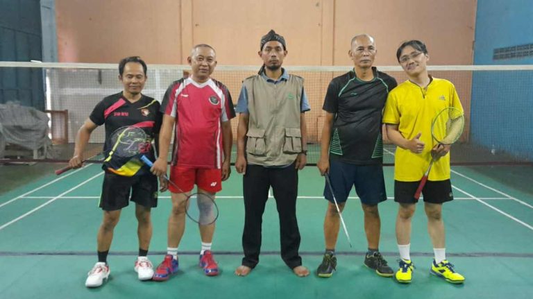 Kejutan di Turnamen Bulutangkis Gor Tirta Karya: Asep/Jikew Tumbangkan Juara Favorit Yosep/Haji Herman